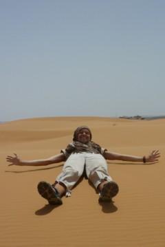 Saharský písek pálil jak čert:)