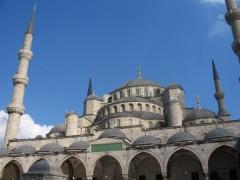 Mešita Sultan Ahmed (také Modrá mešita) v Istanbulu se šesti minarety
